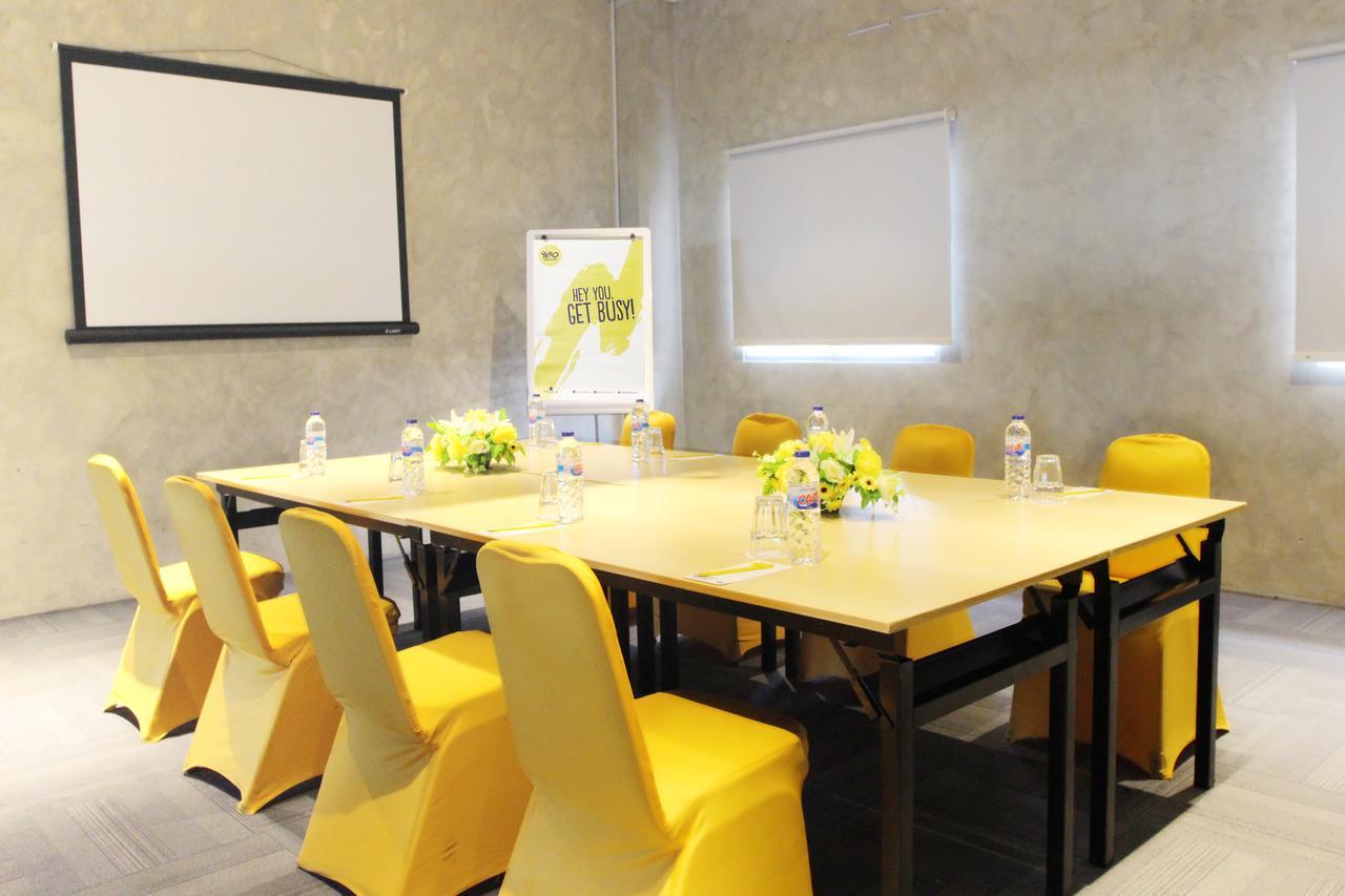 Yello Hotel Jemursari Сурабая Екстериор снимка
