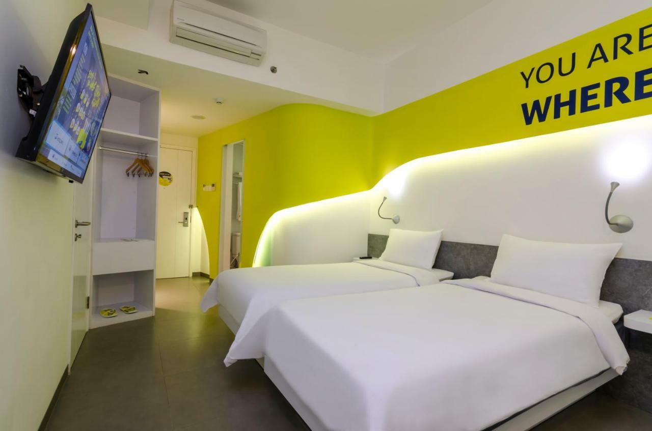 Yello Hotel Jemursari Сурабая Екстериор снимка